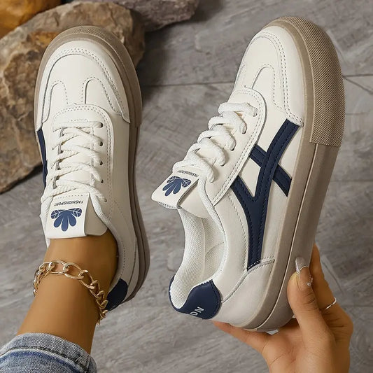 Alice | Orthopedic sneakers with lace up and thick sole stripe