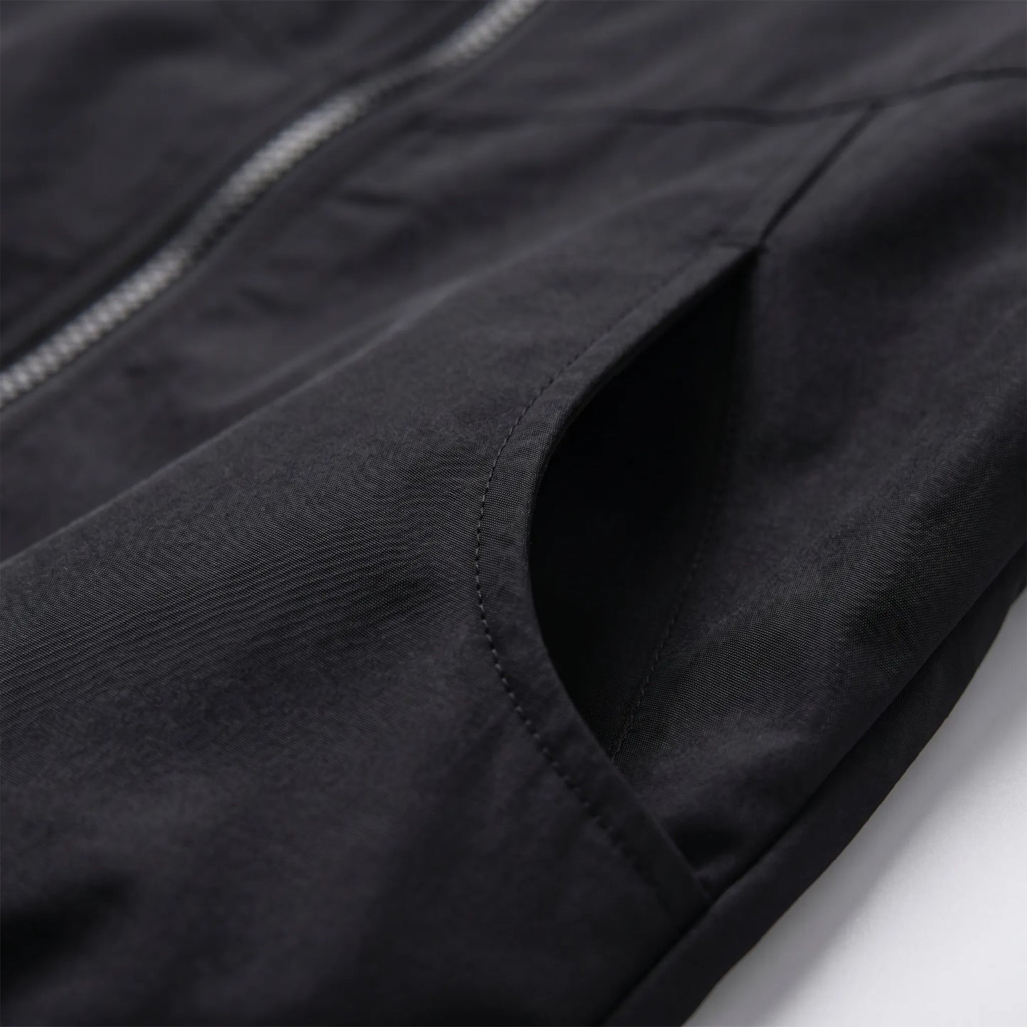 Claire | Lightweight Jacket with Hood and Zip Closure