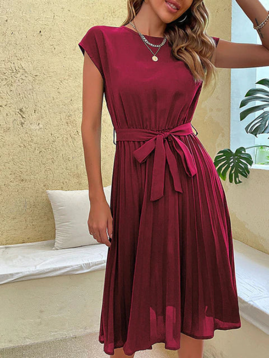 Lucy | Casual pleated midi dress with tie waist