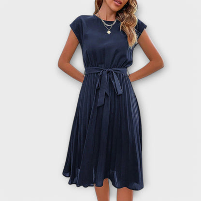 Lucy | Casual pleated midi dress with tie waist