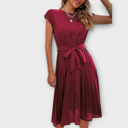 Lucy | Casual pleated midi dress with tie waist