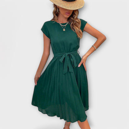 Lucy | Casual pleated midi dress with tie waist
