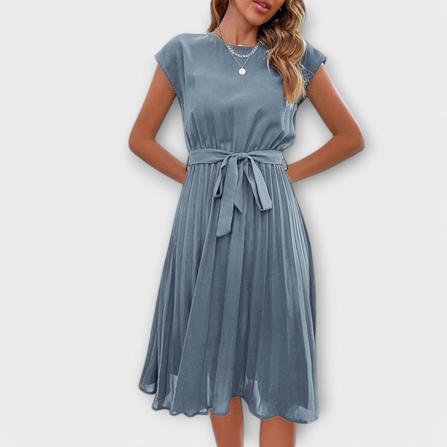 Lucy | Casual pleated midi dress with tie waist