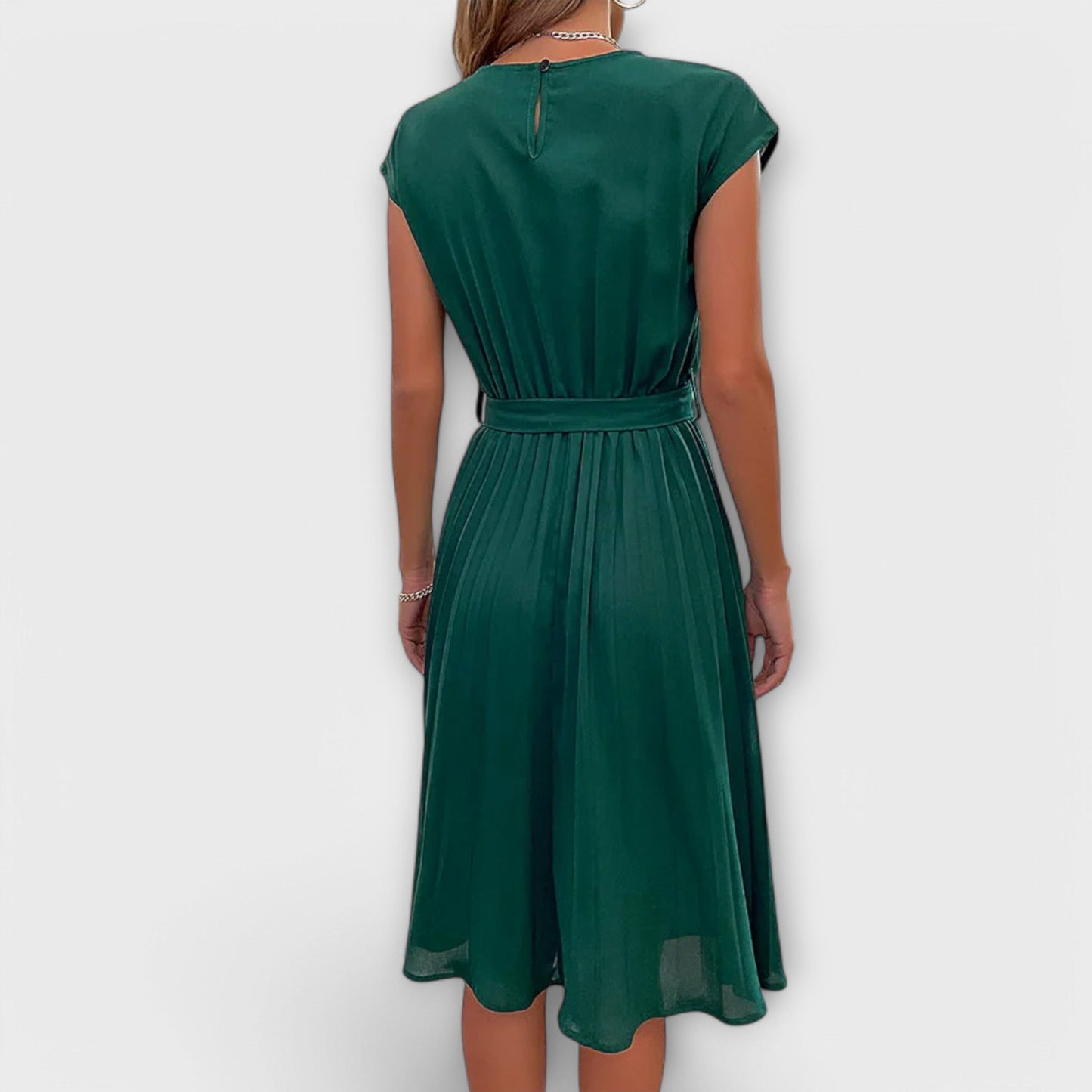 Lucy | Casual pleated midi dress with tie waist