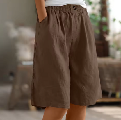 Natalie | Comfort shorts with elastic waistband pockets