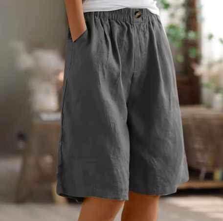 Natalie | Comfort shorts with elastic waistband pockets