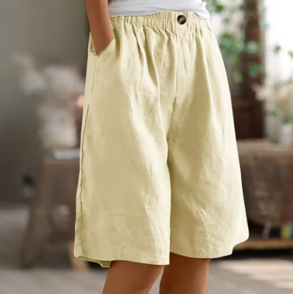 Natalie | Comfort shorts with elastic waistband pockets