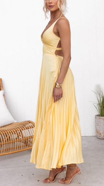 Brooklyn | Elegant pleated dress with V neck silhouette