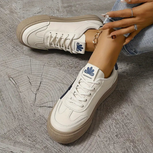 Alice | Orthopedic sneakers with lace up and thick sole stripe