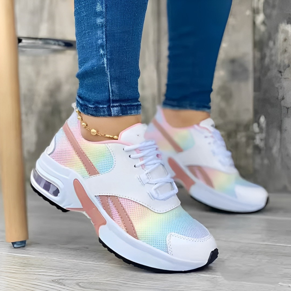Nicolle| Sneakers with lace up closure and thick sole