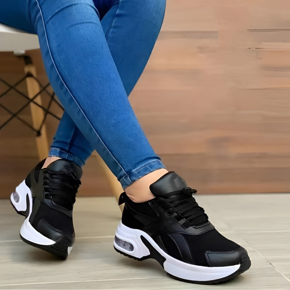 Nicolle| Sneakers with lace up closure and thick sole