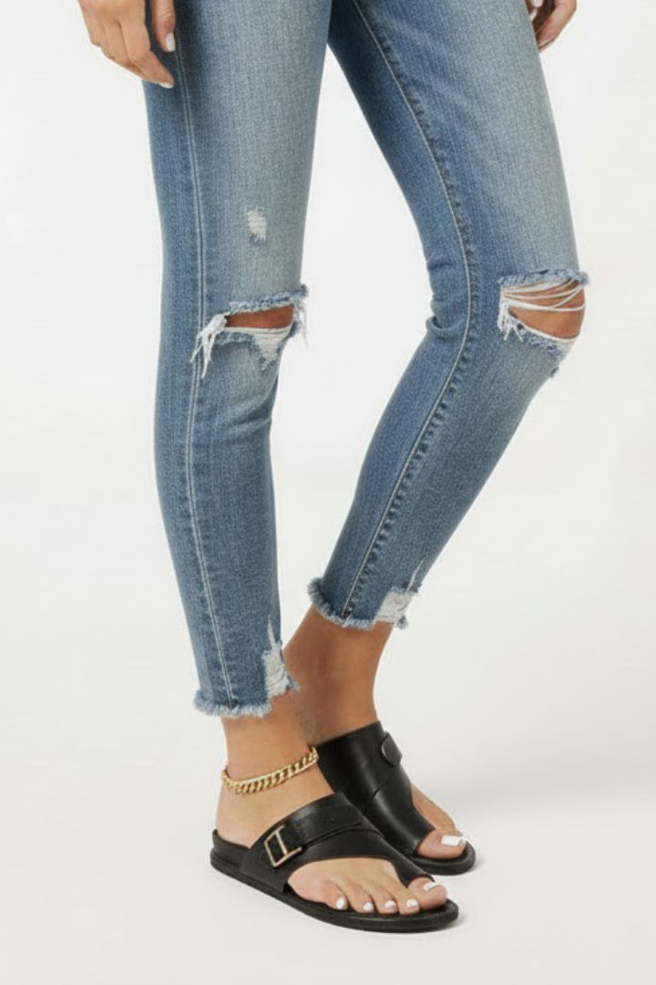 Mira | Women sandals with buckle strap and flat sole